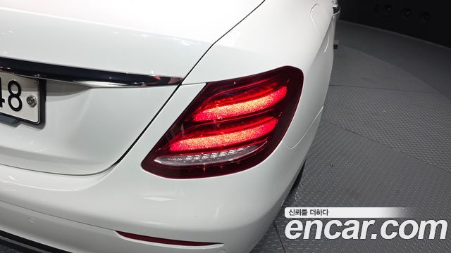 Mercedes-Benz E-Class E200 Avantgarde