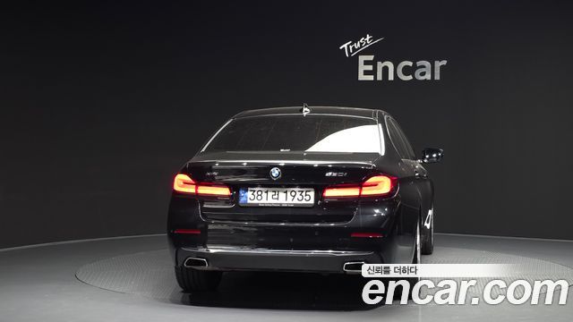 BMW 5-Series 530i xDrive Luxury