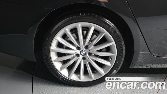 BMW 5-Series 530i xDrive Luxury