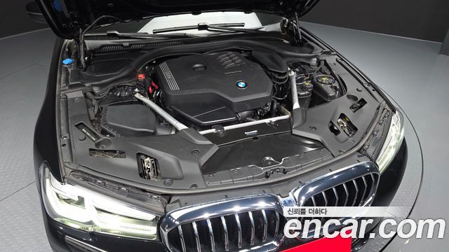BMW 5-Series 530i xDrive Luxury