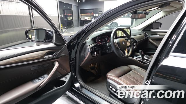 BMW 5-Series 530i xDrive Luxury