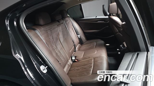 BMW 5-Series 530i xDrive Luxury