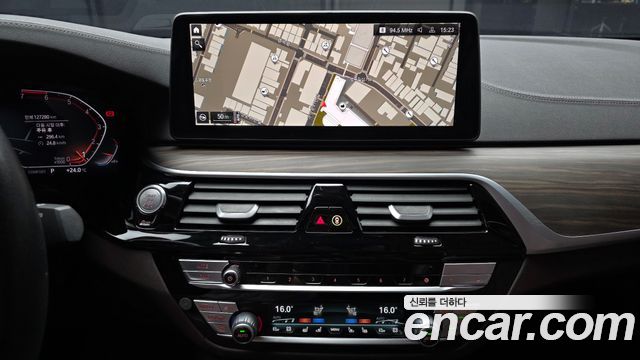 BMW 5-Series 530i xDrive Luxury