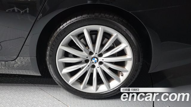 BMW 5-Series 530i xDrive Luxury
