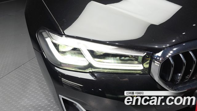 BMW 5-Series 530i xDrive Luxury