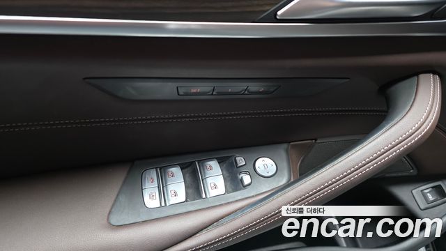 BMW 5-Series 530i xDrive Luxury