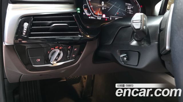 BMW 5-Series 530i xDrive Luxury