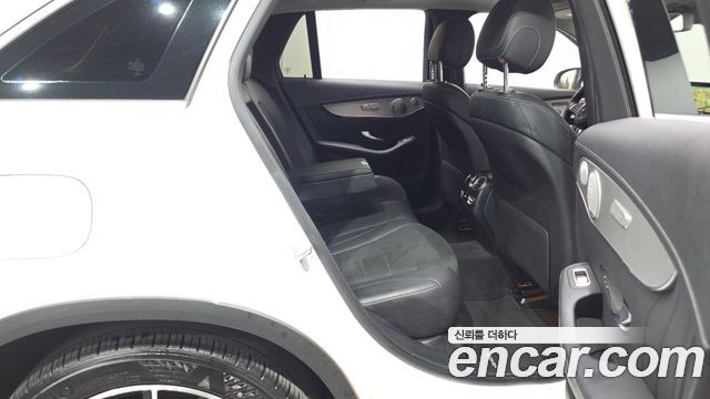 Mercedes-Benz GLC-Class GLC300 4MATIC AMG Line