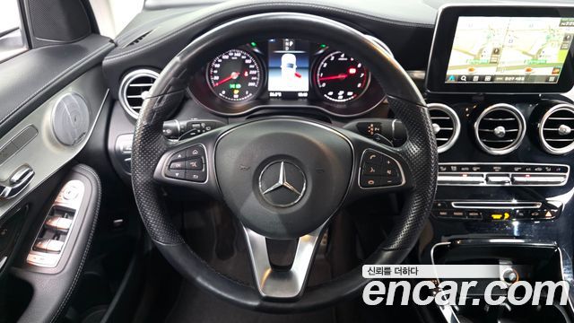 Mercedes-Benz GLC-Class GLC300 4MATIC AMG Line