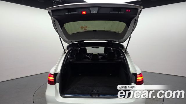 Mercedes-Benz GLC-Class GLC300 4MATIC AMG Line