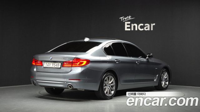 BMW 5-Series 520i Luxury