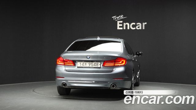 BMW 5-Series 520i Luxury