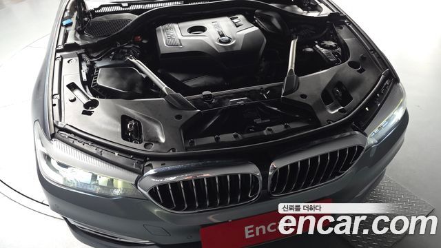 BMW 5-Series 520i Luxury