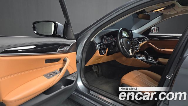 BMW 5-Series 520i Luxury
