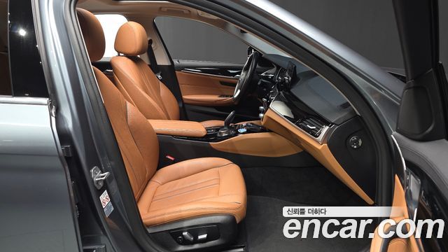 BMW 5-Series 520i Luxury