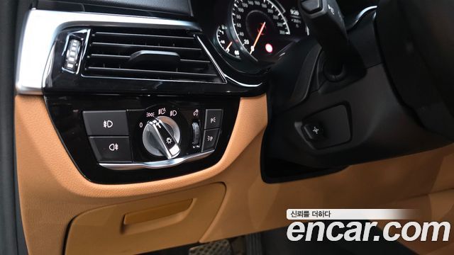 BMW 5-Series 520i Luxury