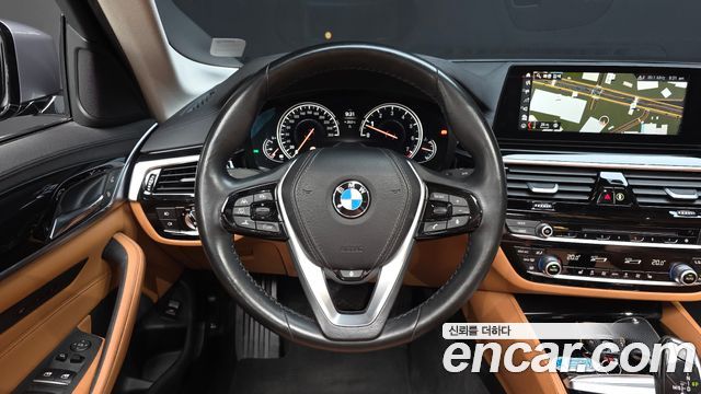 BMW 5-Series 520i Luxury