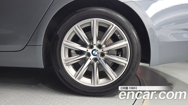 BMW 5-Series 520i Luxury