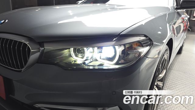 BMW 5-Series 520i Luxury