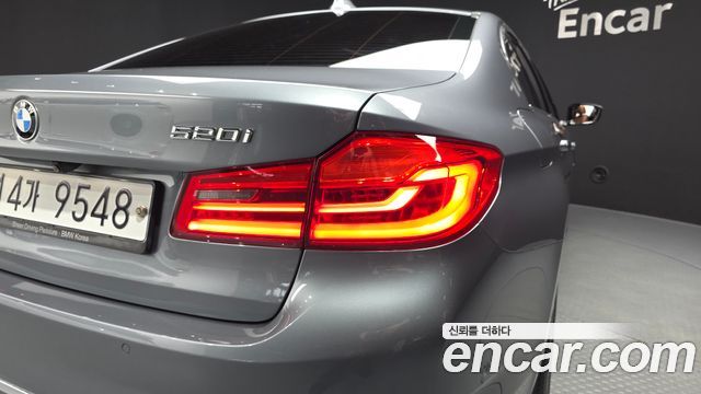 BMW 5-Series 520i Luxury