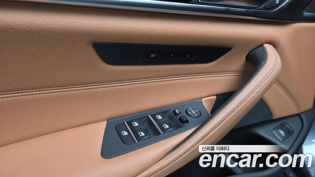 BMW 5-Series 520i Luxury