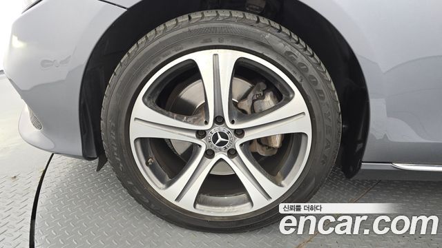 Mercedes-Benz E-Class E220d Avantgarde