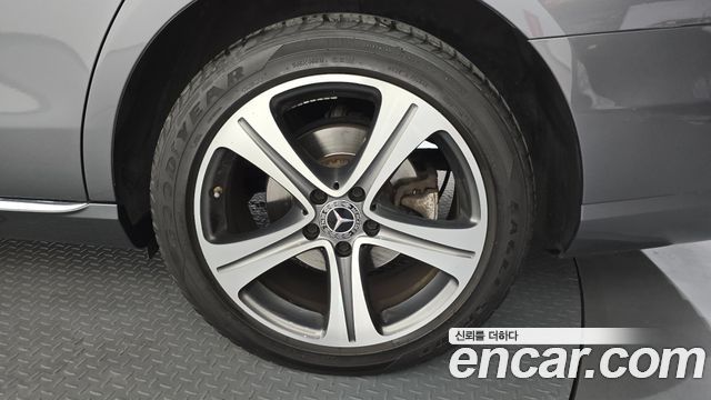 Mercedes-Benz E-Class E220d Avantgarde