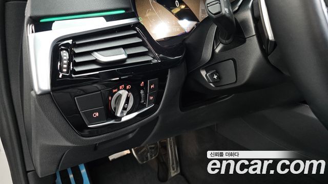 BMW 5-Series 530i xDrive M Sport Package