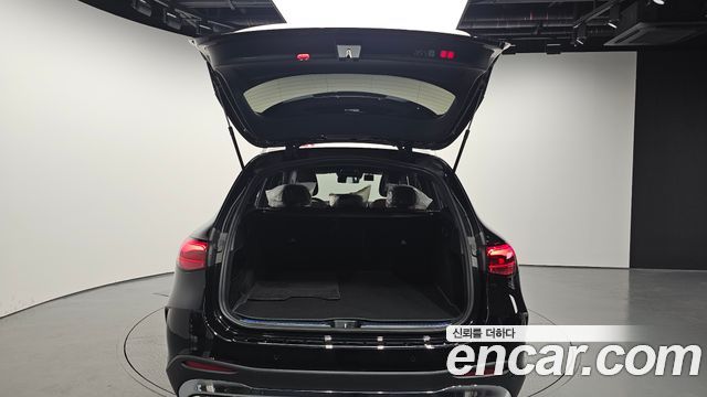 Mercedes-Benz GLC-Class GLC300 4MATIC AMG Line