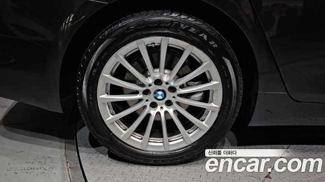BMW 5-Series 520i Luxury