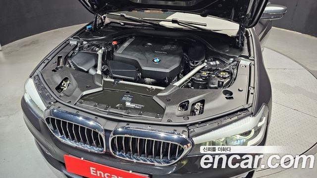 BMW 5-Series 520i Luxury