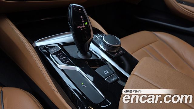 BMW 5-Series 520i Luxury