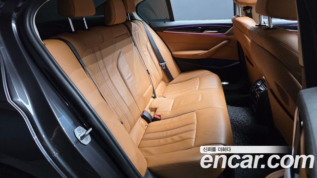 BMW 5-Series 520i Luxury