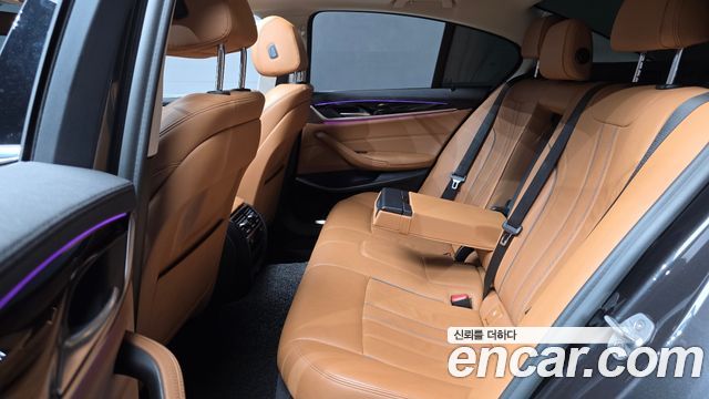 BMW 5-Series 520i Luxury