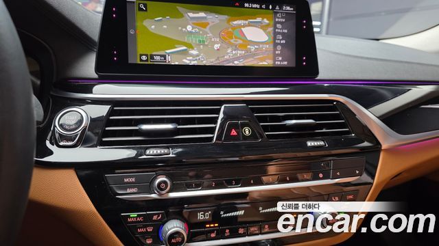 BMW 5-Series 520i Luxury