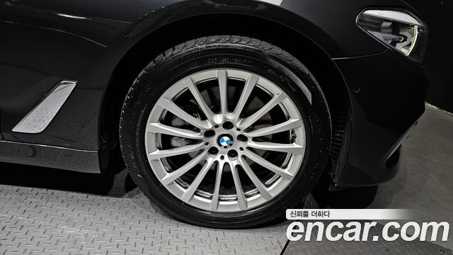 BMW 5-Series 520i Luxury