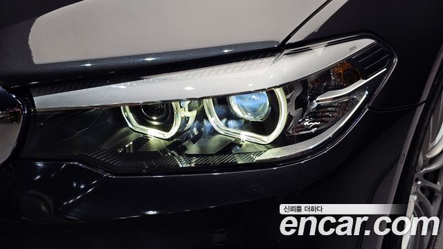 BMW 5-Series 520i Luxury