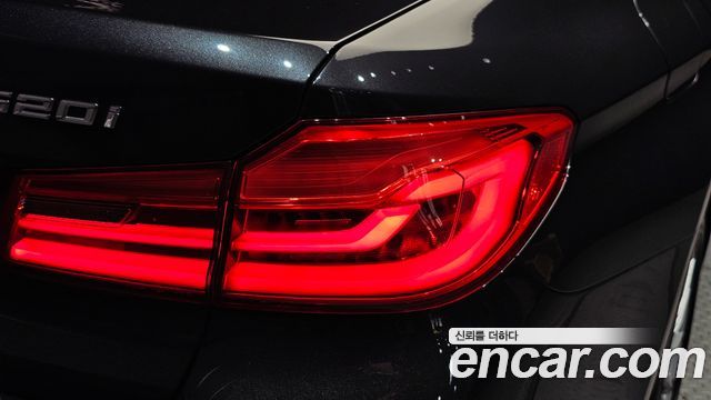 BMW 5-Series 520i Luxury