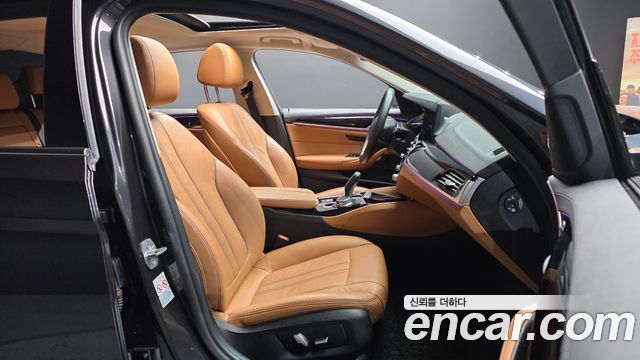 BMW 5-Series 520i Luxury
