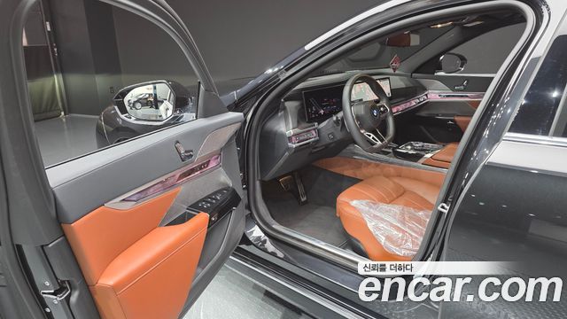 BMW 7-Series 740i xDrive M Sport