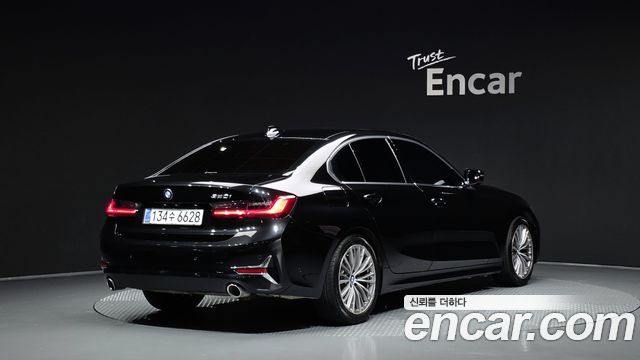 BMW 3-Series 320i Luxury