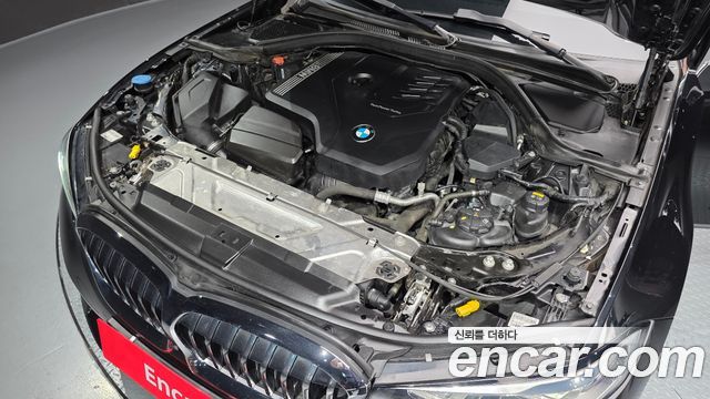 BMW 3-Series 320i Luxury