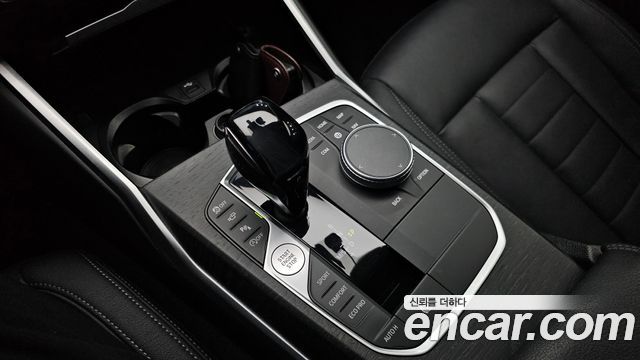 BMW 3-Series 320i Luxury