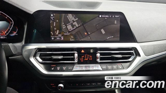 BMW 3-Series 320i Luxury