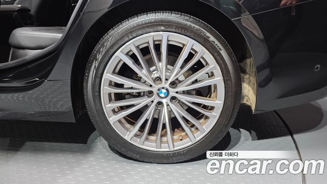 BMW 3-Series 320i Luxury