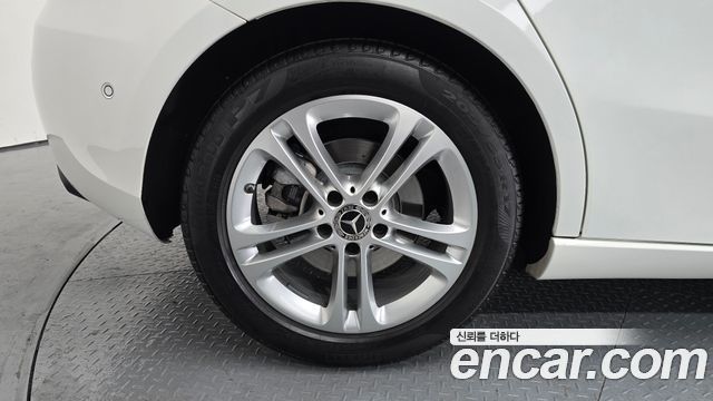 Mercedes-Benz A-Class A220 Hatchback
