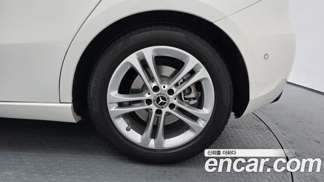 Mercedes-Benz A-Class A220 Hatchback