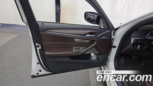 BMW 5-Series 530i M Sport Package Plus