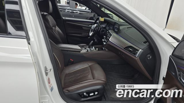 BMW 5-Series 530i M Sport Package Plus