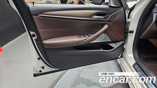 BMW 5-Series 530e M Sport